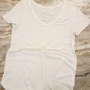 v-neck tee